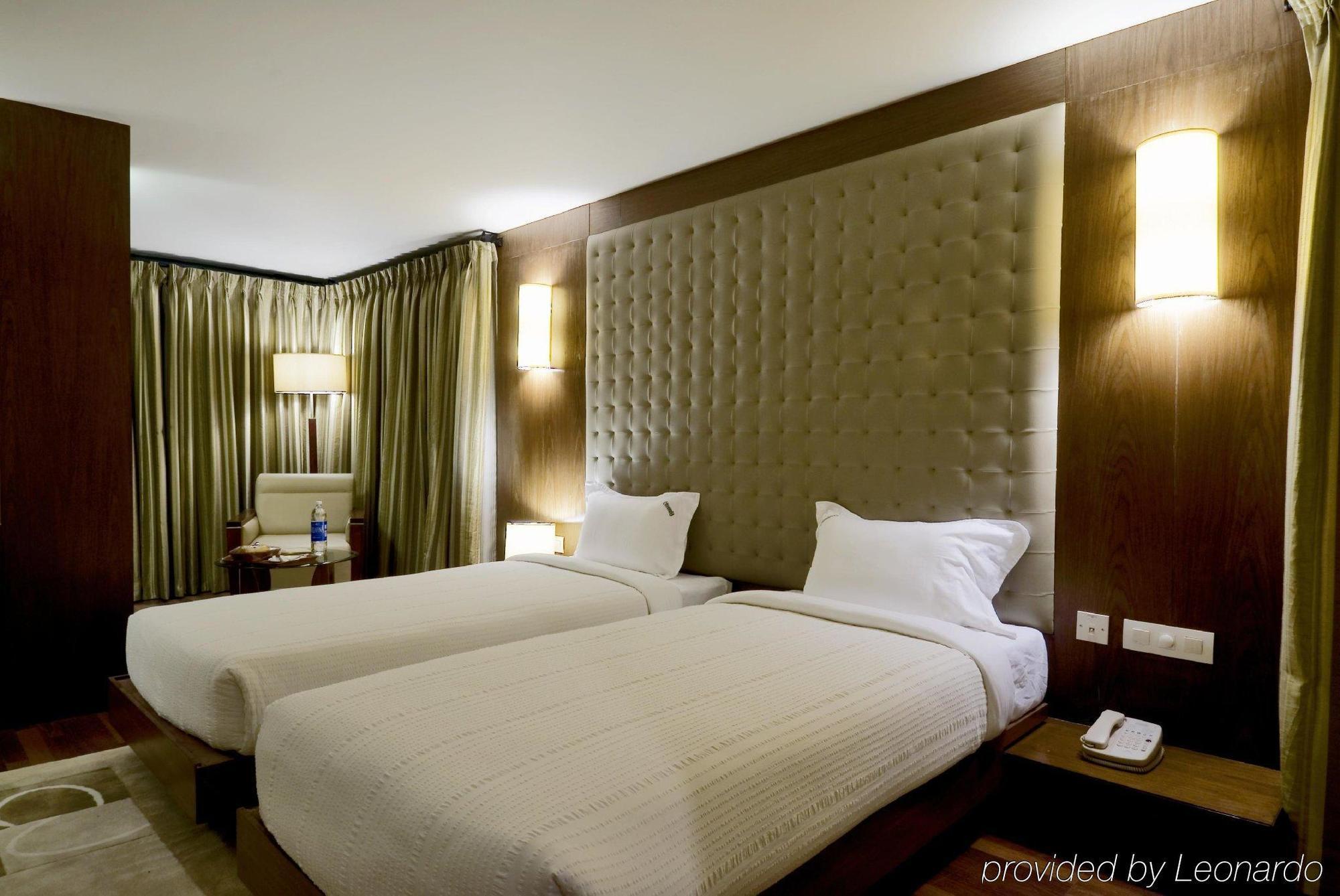 Monarch Brigade Road Otel Bangalore Dış mekan fotoğraf